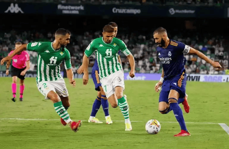 世俱杯2025-双方球队实力对比,战术对抗激烈