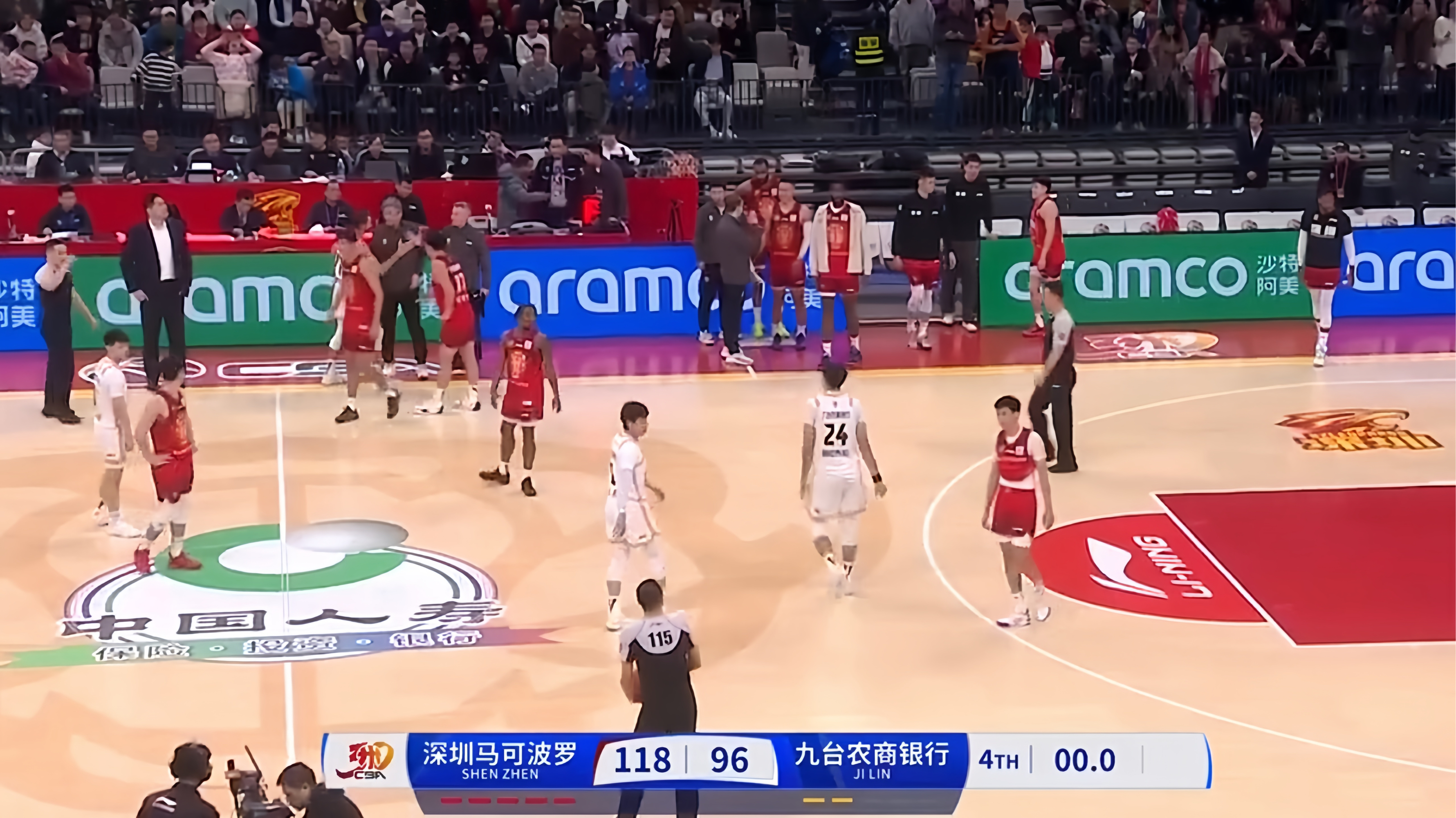 深圳队大胜湖南男篮，一路领先赢得掌声
