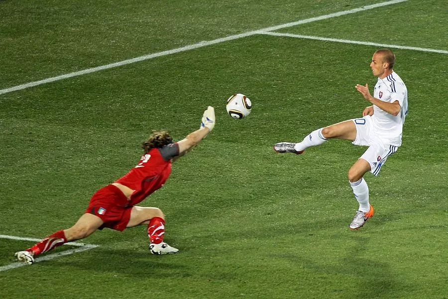 阿尔及利亚队突围重重,获胜晋级 阿尔及利亚队突围重重,获胜晋级