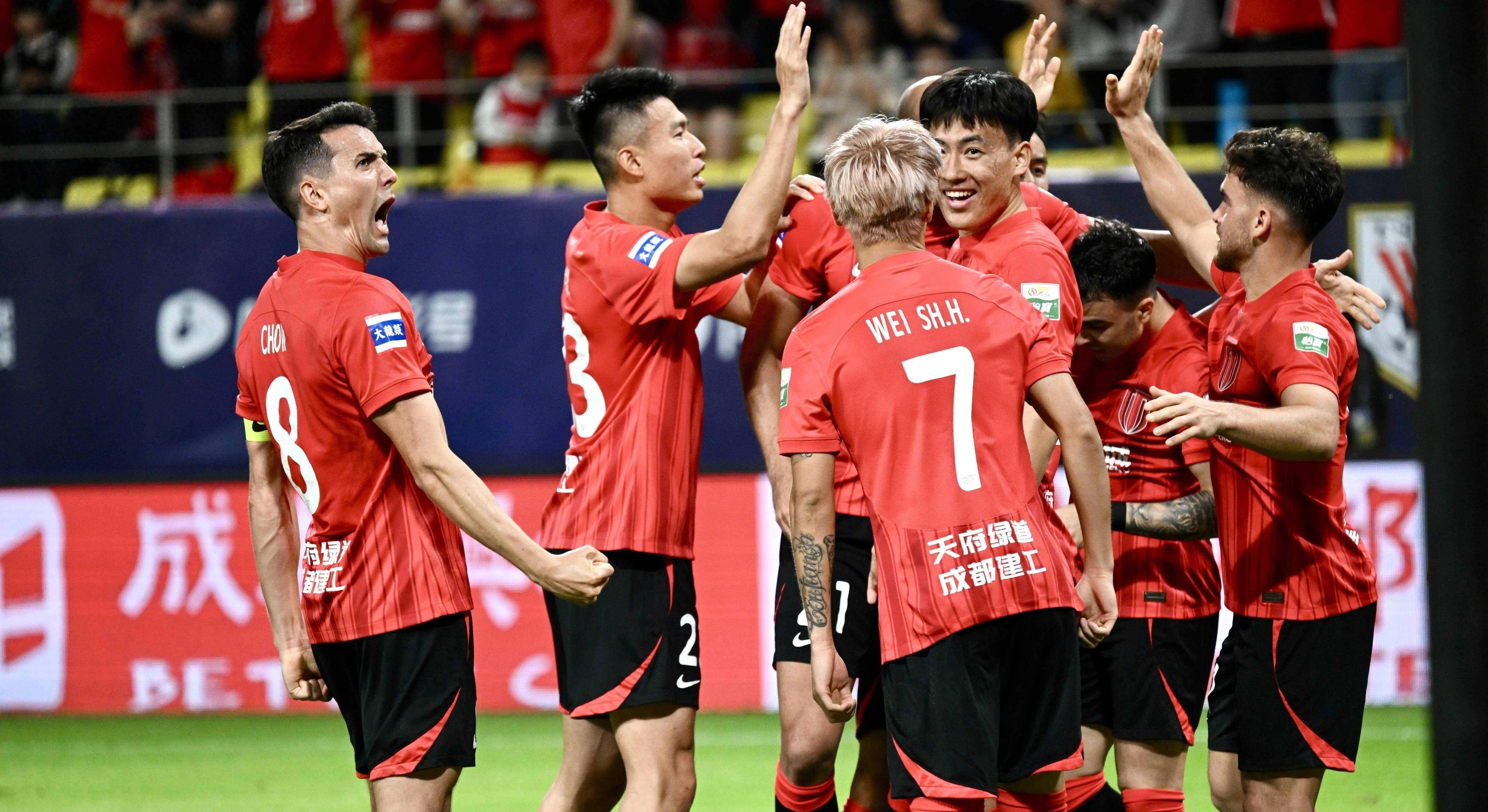 世俱杯赛程-对手团队作战力得当,夺取宝贵三分赢得球迷喝彩的简单介绍