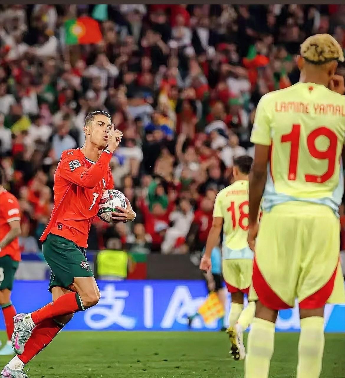 包含欧洲锦标赛精彩继续,球员们为冠军奋力拼搏的词条 包含欧洲锦标赛精彩继续,球员们为冠军奋力拼搏的词条