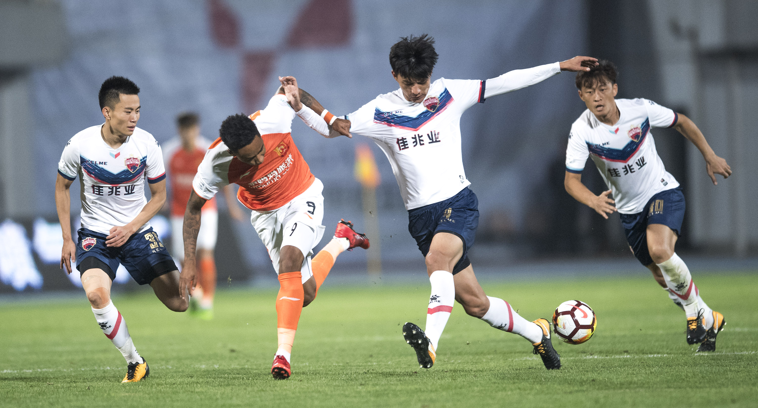 关于深圳佳兆业队在国际足球比赛中登顶胜利的信息 关于深圳佳兆业队在国际足球比赛中登顶胜利的信息