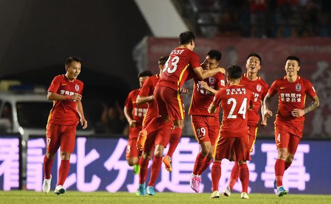 浙江绿城爆冷击败广州富力,积分榜上升两位 浙江绿城爆冷击败广州富力,积分榜上升两位