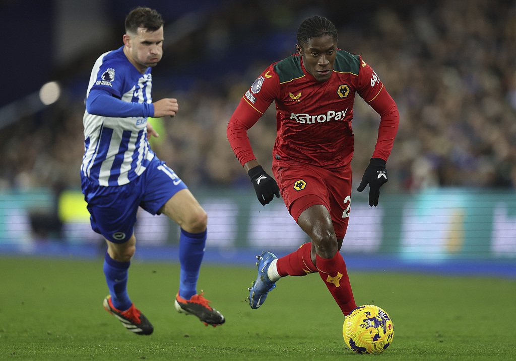 世俱杯时间-摩斯客场战平,积分远离保级区仍有挑战的简单介绍