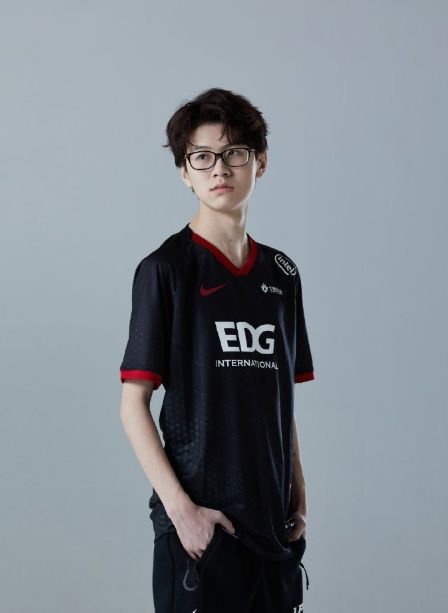 世俱杯赛程-包含DFM力克EDG,Meiko极限生还后反打宿敌对决成都决赛之夜,强势挺进下一轮的词条