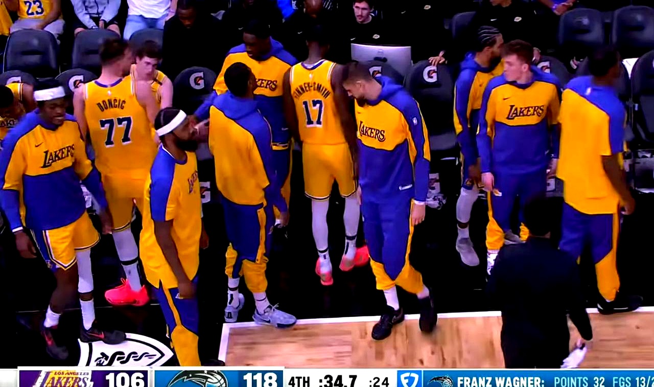 世俱杯冠军-湖人队球员连续两场砍下三双