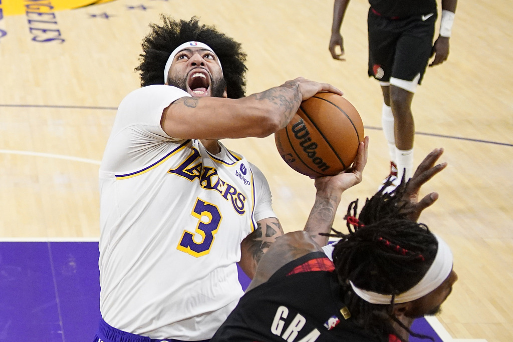 世俱杯官网-湖人不敌开拓者，戴维斯30+10未能挽回颓势