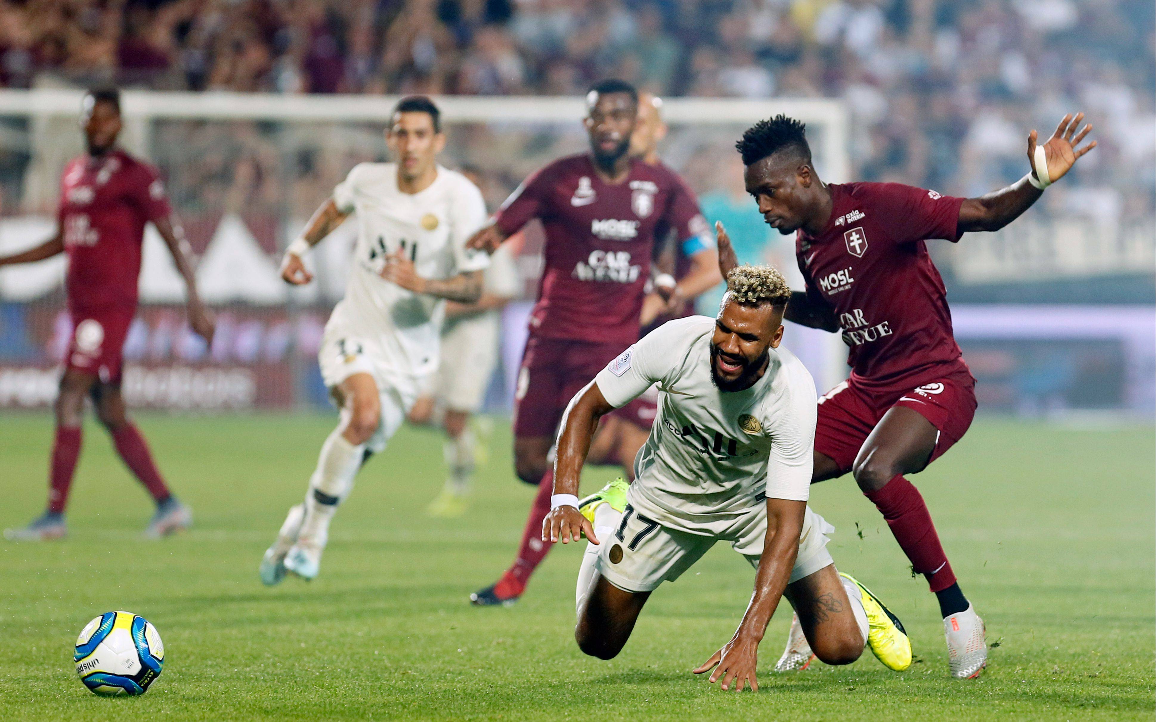 世俱杯冠军-火爆对决！足球赛事场面热力澎湃