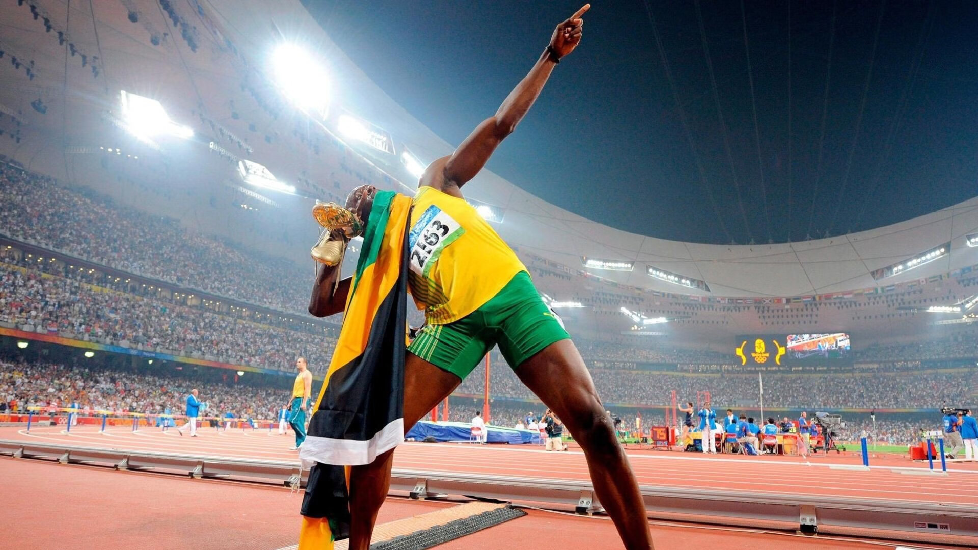 引擎轰鸣与绿茵风暴，当F1新纪元遇上高卢雄鸡的闪电战