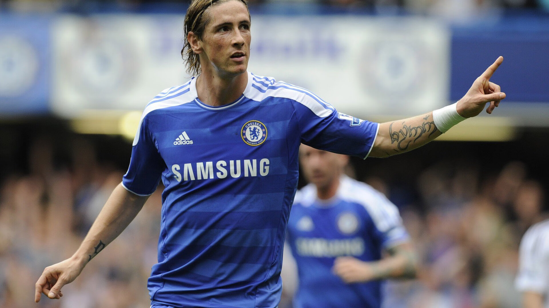 世俱杯官网-英格兰王朝启幕夜,当神话照进现实,凯恩用帽子戏法宣告新时代